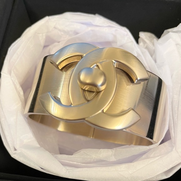 Chanel Gold CC Turnlock Cuff Bracelet - Picture 2 of 7